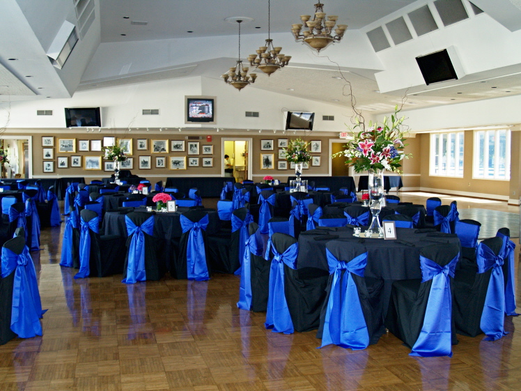 We love the way these black and purple linens transform the FasigTipton